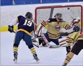  ?? PHOTOS BY SAM STEWART - DIGITAL FIRST MEDIA ?? Spring-Ford’s Joseph Temoyan scores past Boyertown goalie Brandon Benson during the first period of the ICSHL Pioneer title game.