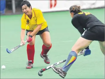  ?? Picture: Tony Flashman FM2765315 Buy this picture from kentonline.co.uk ?? ON THE ATTACK: Sarah Symons plays the ball forward for Kent Hobs against Northern Lights (black) at the Mixed Masters tournament at Polo Farm