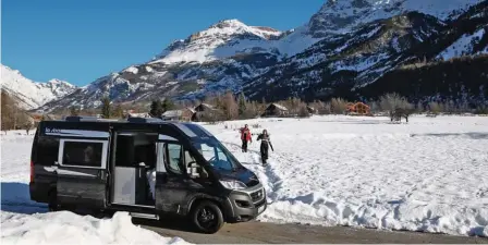  ??  ?? Si vous êtes adepte des sports d’hiver et que vous n’aimez pas le noir et blanc, rassurez-vous, vous pourrez choisir la couleur de votre Avanti L parmi 11 coloris.