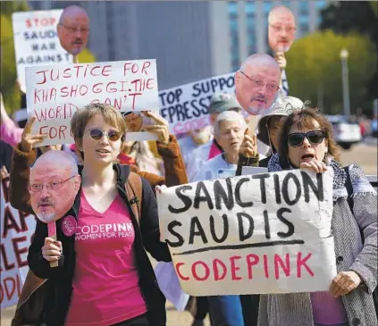  ?? Win McNamee Getty Images ?? PROTESTERS outside the White House call for U.S. sanctions on Saudi Arabia following the slaying of Jamal Khashoggi.