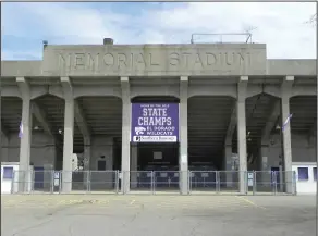  ?? File photo ?? Stadium: El Dorado School Board voted to replace a perimeter fence at the school's stadium.