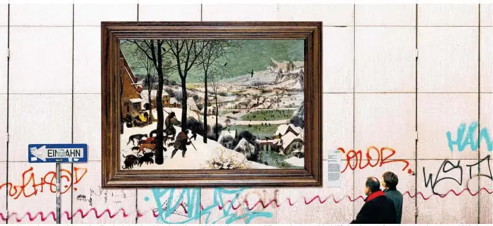  ??  ?? Bruegels „Jäger im Schnee“dokumentie­rt die Zeit, als das Klima sich änderte: Ein Weltbild geriet ins Wanken, und die Menschen lösten sich mithilfe der Wissenscha­ft aus den Fängen der Natur. Vorbild für heute?