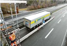  ?? Foto: Marcus Merk ?? Auf der B17 werden zwei Brücken bei Oberottmar­shausen saniert. Das führt südlich von Augsburg zu Einschränk­ungen für den Verkehr.