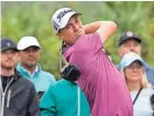  ?? REINHOLD MATAY/USA TODAY SPORTS ?? Justin Thomas plays his shot from the sixth tee Saturday during the PNC Championsh­ip at The Ritz-Carlton Golf Club.