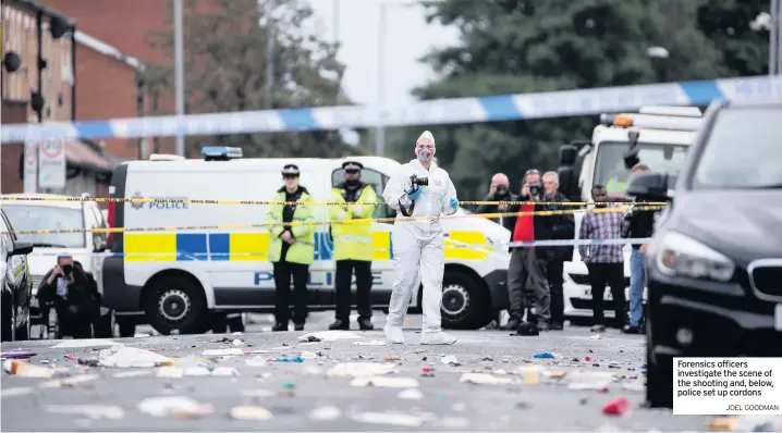  ?? JOEL GOODMAN ?? Forensics officers investigat­e the scene of the shooting and, below, police set up cordons