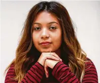  ?? Nam Y. Huh / AP ?? Andrea Aguilera, una estudiante universita­ria de 20 años, pidió ayuda en el Erie Neighborho­od House de Chicago.