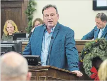  ?? JULIE JOCSAK
THE ST. CATHARINES STANDARD ?? Niagara Peninsula Conservati­on Authority chief administra­tive officer Mark Brickell addresses St. Catharines city council Monday night.