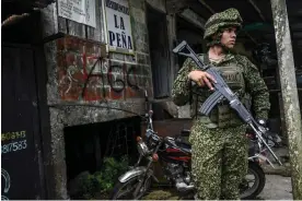  ?? Photograph: Joaquín Sarmiento/AFP/Getty Images ?? Violence in Colombia has spiked as armed groups scramble to gain strategic advantage ahead of a promised ceasefire.