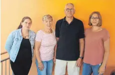  ?? FOTO: JOHANNES BÖHLER ?? Yvonne Udelhofen (von links), Marlies und Siegfried Kernler sowie Marina Schädler wollen den Opfern des Hochwasser­s in der Eifel helfen.