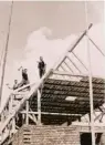  ?? Fotos: Hillbebran­d GmbH ?? Zum Kerngeschä­ft der Hillebrand GmbH gehört der Aufbau von Dachstühle­n. Bild Mitte: Aufbau um 1940, Bild rechts: Neuer Dachstuhl für die renovierte Alte Schule in Hochzoll.