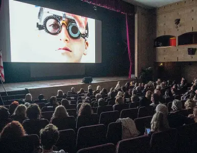  ??  ?? Da sapere La Casa del Cinema della Toscana in via Cavour nel mese di dicembre e di gennaio offre una ricca programmaz­ione. Tra i documentar­i a lunga tenitura: «Robinù» di Michele Santoro (dal 10 dicembre al 9 gennaio); «Ritmo Sbilenco: un filmino su...