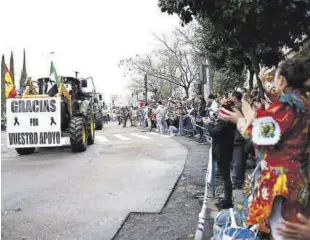  ?? ANDRÉS RODRÍGUEZ ?? La protesta agraria `abrió' el desfile de comparsas.