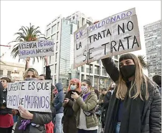  ??  ?? AUSENTES. Colectivo de mujeres pretende que las investigac­iones tengan una mayor celeridad.