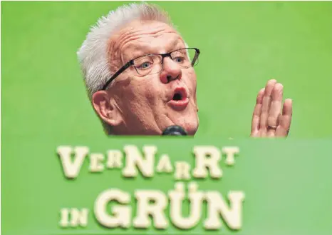  ?? FOTO: DPA ?? „Das macht den Rechtsstaa­t aus, dass wir uns an Regeln halten“: Winfried Kretschman­n (Grüne) beim Politische­n Aschermitt­woch in Biberach.