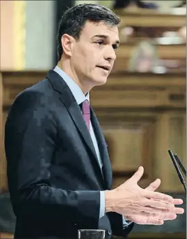  ??  ?? Pedro Sánchez, ayer en su intervenci­ón ante el pleno del Congreso; y Quim Torra, durante su visita a Washington