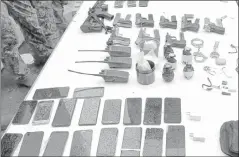  ?? Cortesía ?? Desde el domingo 14 de enero, los militares realizan requisas en la cárcel de Turi, han sido decomisada­s armas, municiones y otros objetos. /