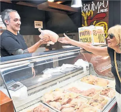  ?? (RAIMUNDO VIÑUELAS) ?? Fresco. El pollo sigue siendo la carne más económica, pero aumentó mucho en apenas unos días.