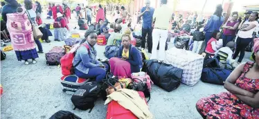  ?? | AYANDA NDAMANE African News Agency (ANA) ?? THE Joe Gqabi transport interchang­e is bracing for thousands of people leaving the city for Easter.