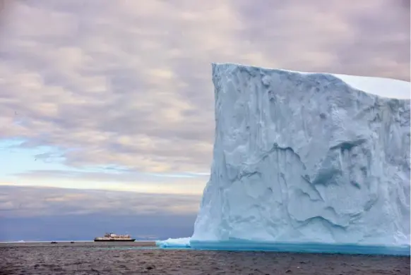  ?? ANDRÉ GALLANT/ADVENTURE CANADA ?? The Ocean Endeavour can get close to all the scenery, such as this iceberg near Sisimiut, Greenland.