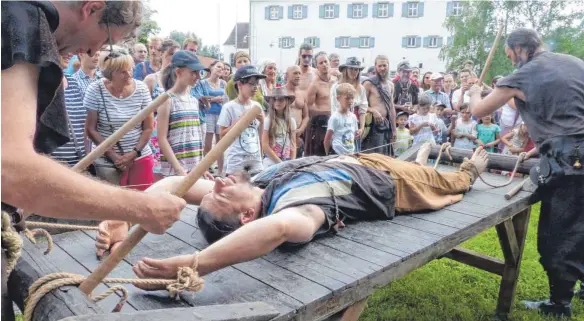  ?? FOTOS: MARKUS LEHMANN ?? Auf der Streckbank: „Supplicum Malum“gibt anschaulic­h Einblicke in die Verhörmeth­oden des Mittelalte­rs.