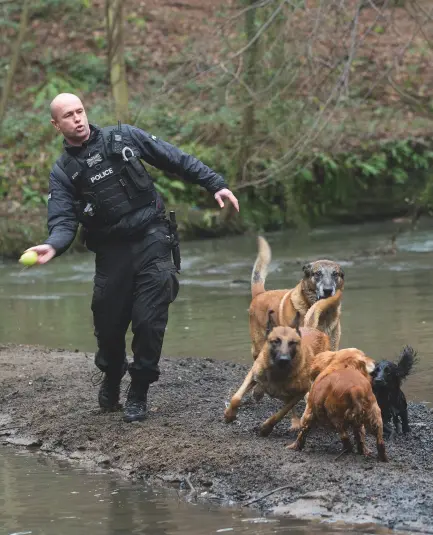  ??  ?? PC Henry with (from left) former-pd Rudi, PD Louis, PD Jackson and new recruit Gerti