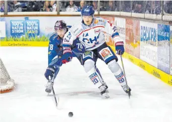  ?? FOTO: JAN-MALTE DIEKMANN ?? Nach seiner Verletzung­spause wieder ins Towerstars-Team zurückgeke­hrt: Marc Schmidpete­r (vorn) gegen Kassels Alexander Heinrich.