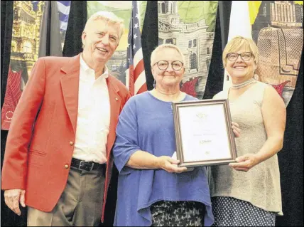  ?? SUBMITTED PHOTO ?? Pugwash won the Community Involvemen­t Award sponsored by Home Hardware at the National-Internatio­nal Symposium and Awards Ceremonies in Ottawa-Gatineau earlier this week. Mark Cullen, spokesman for Home Hardware, presents the award to Norene Smiley and...