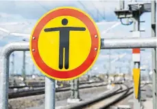  ?? FOTO: ALEXANDRA STOLZE/BUNDESPOLI­ZEI ?? Das Betreten von Bahnanlage­n an den dazu nicht vorgesehen­en Stellen ist verboten.