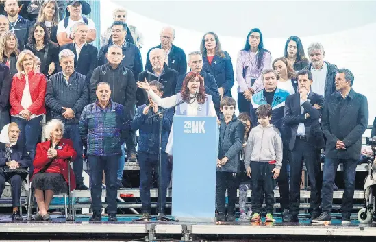  ?? I
Leandro Teysseire ?? Desde el escenario, CFK no habló de candidatur­as, pero ubicó detrás suyo a los que suenan presidenci­ables.
