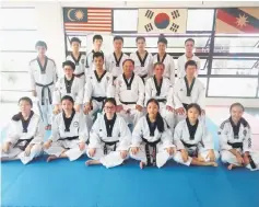  ??  ?? Tang (seated centre) with the participan­ts of the poomsae instructor’s course.