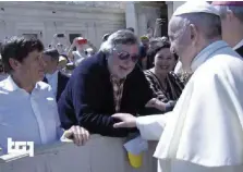  ??  ?? L’incontro Gianni Morandi e Francesco Guccini ieri a San Pietro