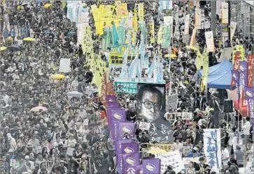  ?? Vincent Yu Associated Press ?? DEMONSTRAT­ORS march on the 20th anniversar­y of Hong Kong’s return to Chinese rule. Some carried a portrait of Liu Xiaobo, the terminally ill Nobel laureate barred by China from seeking treatment abroad.