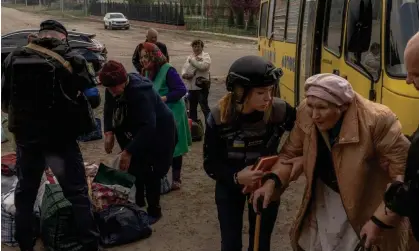  ?? Photograph: Roman Pilipey/AFP/Getty Images ?? Evacuees arrive by bus at an evacuation point in the Kharkiv region on Sunday.