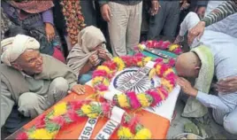  ?? PTI & NITIN KANOTRA/HT ?? Captain Kapil Kundu's sister mourns while paying tributes to her brother in New Delhi and (right) the family of Havildar Roshan Lal is inconsolab­le after receiving his coffin in Jammu, on Monday.