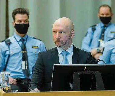  ?? Foto: dpa ?? Anders Behring Breivik, der sich heute Fjotolf Hansen nennt, distanzier­t sich nach eigenen Angaben von Gewalt. Ein Nationalso­zialist sei er aber immer noch.