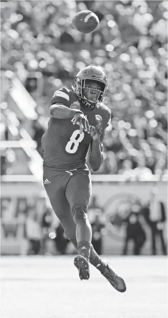  ?? KIM KLEMENT, USA TODAY SPORTS ?? History says the chances of dynamic Louisville quarterbac­k Lamar Jackson, above, repeating as Heisman Trophy winner are slim. Only Archie Griffin has accomplish­ed that feat.