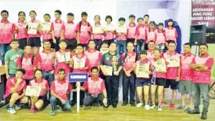  ??  ?? SANDAKAN retained their overall champions title at the Sabah Table Tennis Championsh­ips 2018 in Beaufort on Sunday.