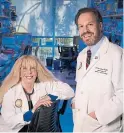  ??  ?? Dr. Razelle Kurzrock and Dr. Jason Sicklick discovered better results in advanced cancers when patients get several drugs at once.