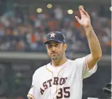  ?? MATT SLOCUM ASSOCIATED PRESS ?? Astros starting pitcher Justin Verlander waves after being taken out of the game during the seventh inning.