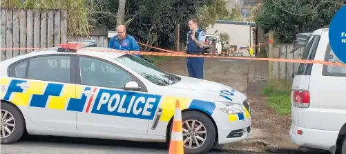  ?? Photo / Ryan Dunlop ?? A police cordon at the scene of the fatal explosion at a property on the corner of Don Buck Rd and Universal Dr in Swanson.