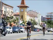  ?? (Photo Sébastien Botella) ?? Les pistes ont pris des couleurs sur les routes du départemen­t comme ici à Cagnes.