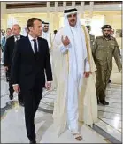  ??  ?? Emmanuel Macron et l’émir du Qatar, Tamim ben Hamad Al Thani.