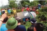  ??  ?? Spectators looking at a vehicle that fell on its side while taking part in the Vietnam Offroad 2017 race.