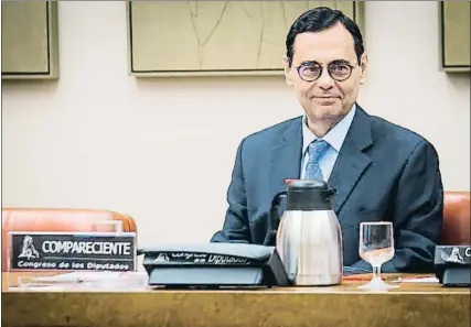  ?? EMILIA GUTIÉRREZ ?? Jaime Caruana, exgobernad­or del Banco de España, durante su intervenci­ón en el Congreso