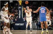  ?? AARON ONTIVEROZ — THE DENVER POST ?? Nikola Jokic (15) of the Denver Nuggets throws a long outlet pass to Kentavious Caldwell-pope (5) as Jeremiah Robinson-earl (50) of the Oklahoma City Thunder defends during the first quarter on Monday, October 3, 2022.