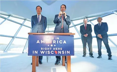  ?? MIKE DE SISTI / MILWAUKEE JOURNAL SENTINEL ?? Foxconn Chairman Terry Gou (left) and Gov. Scott Walker speak during the Foxconn announceme­nt at the Milwaukee Art Museum on July 27. Mark Hogan (second from right) secretary and CEO of the Wisconsin Economic Developmen­t Corp., and Gou's translator,...