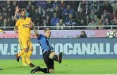 ??  ?? Spaccata Kurtic chiude i conti segnando il terzo gol dell’Atalanta (Getty Images)