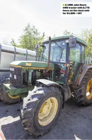  ??  ?? ■ A 1998 John Deere 4WD tractor with 8,776 hours on the clock sold for €4,800 + VAT