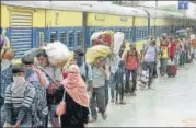  ?? SANTOSH KUMAR/HT ?? ■
Migrant workers arrive at Danapur station in Patna on Thursday to board trains to their hometowns.