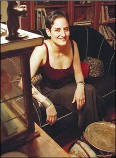  ?? BARBARA ALPER/THE NEW YORK TIMES ?? Filmmaker Benita Raphan in her New York City apartment on Sept. 30, 1999.